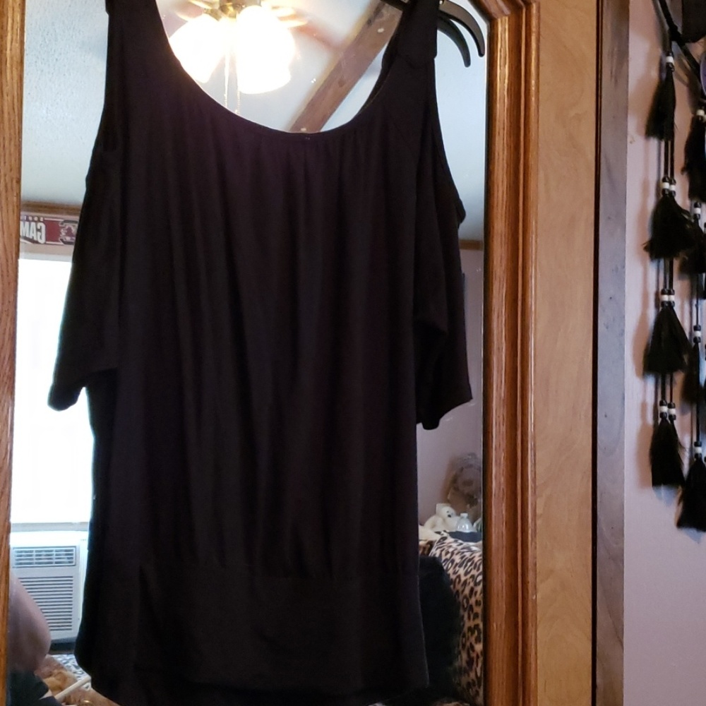 Boston Proper Cold Shoulder Top - Picture 6 of 7